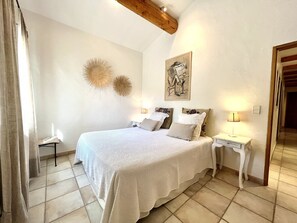 3 bedrooms, iron/ironing board, travel cot, free WiFi