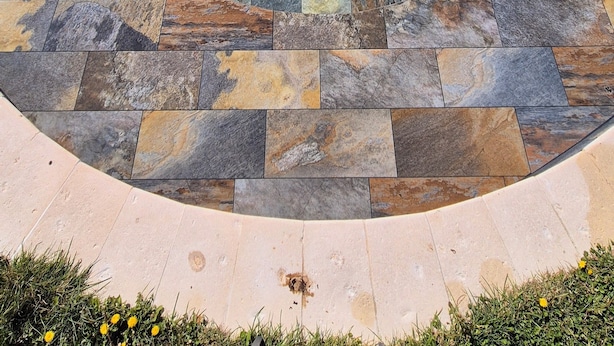 A rectangular swimming pool with a tiled bottom and a stone border. - In PROVENCE, Facing LUBERON, A LITTLE CORNER OF PARADISE, PRIVATE VILLA FOR 6 Pers (Cabrières-D'avignon)