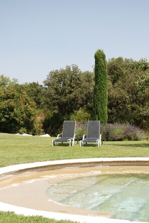 Pool - In PROVENCE, Facing LUBERON, A LITTLE CORNER OF PARADISE, PRIVATE VILLA FOR 6 Pers (Cabrières-D'avignon)