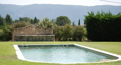 In PROVENCE, Facing LUBERON, A LITTLE CORNER OF PARADISE, PRIVATE VILLA FOR 6 Pers
