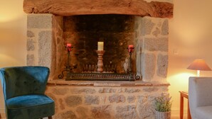 Interior - Idyllic Country House with secure pool, panoramic views (Lunac)
