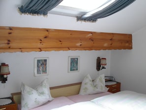1 chambre, fer et planche à repasser, lit parapluie, Wi-Fi
