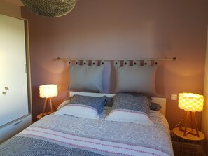 3 slaapkamers, een strijkplank/strijkijzer, wifi