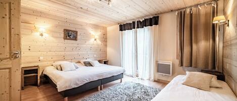 3 bedrooms, iron/ironing board, travel crib, free WiFi