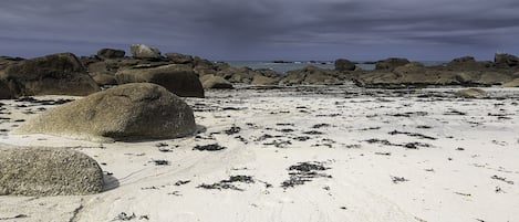 Una spiaggia nelle vicinanze