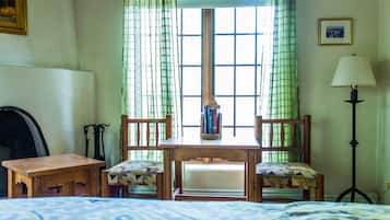 18 bedrooms, iron/ironing board, internet, bed sheets