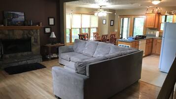 Televisor intel·ligent, reproductor de DVD i llibres