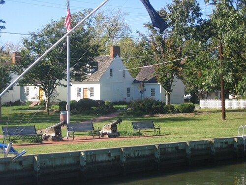 John Bruff Waterview Cottage - on Harbor and on Park - In Town St. Michaels!