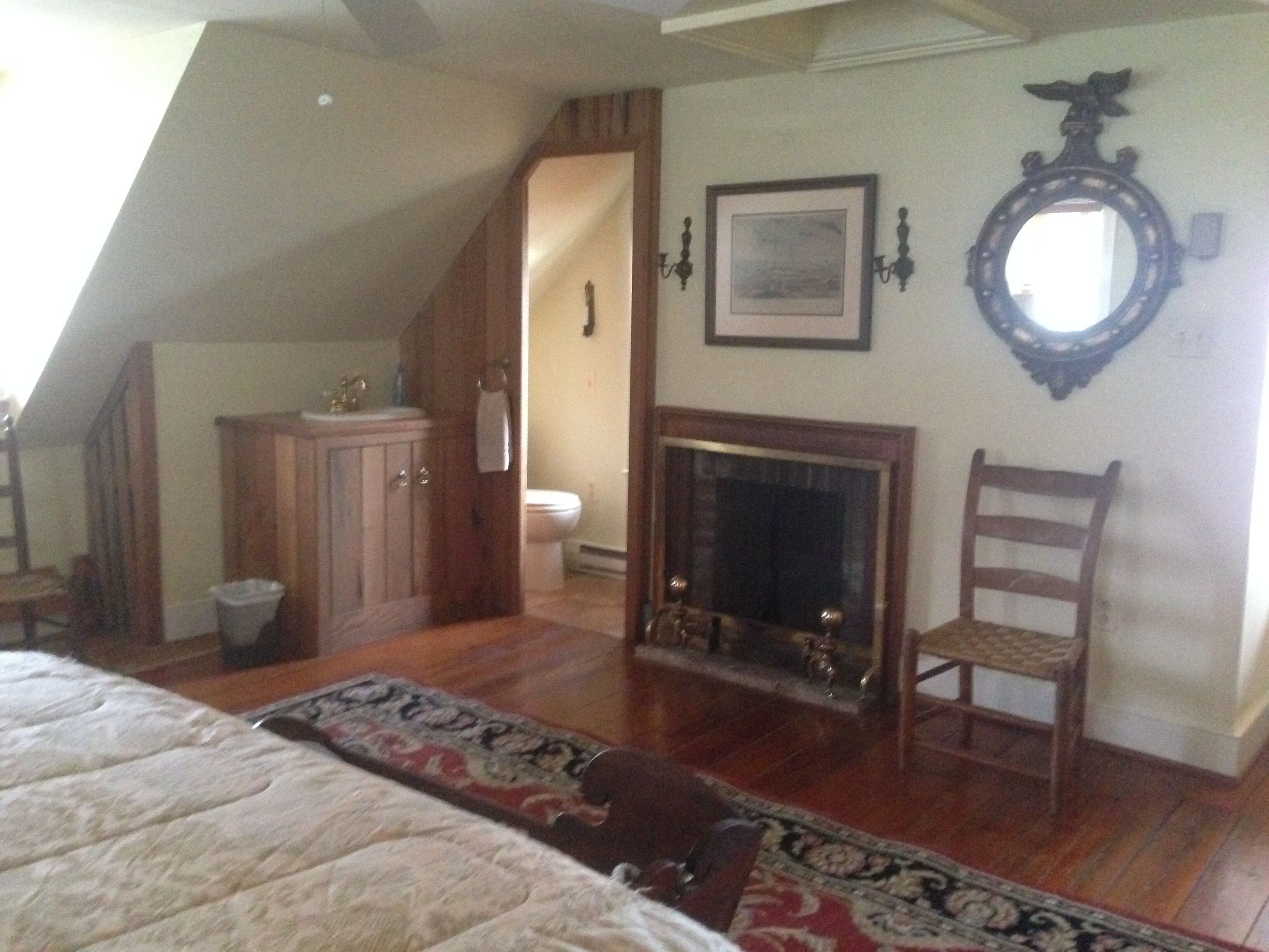 2 bedrooms, iron/ironing board, internet, bed sheets
