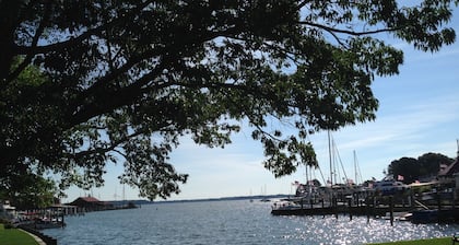 John Bruff Waterview Cottage - en el puerto y en el parque - In Town St. Michaels!