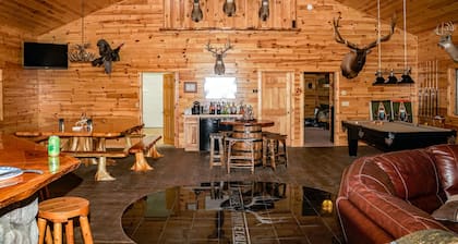 Nature Lovers Get Away! Large groups, Ski, Golf, Hike, Snowmobile, Atv