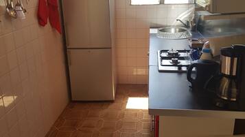 冰箱、微波炉、烤箱、炉灶