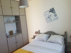 2 chambres, fer et planche à repasser, Wi-Fi, draps fournis