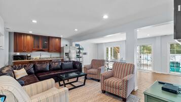 TV connectée, cheminée, jeux vidéo, lecteur de DVD