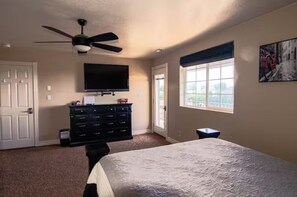 2 bedrooms, desk, iron/ironing board, travel cot