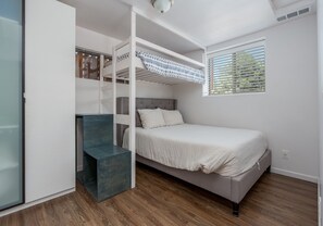 2 chambres, fer et planche à repasser, accès Internet, draps fournis