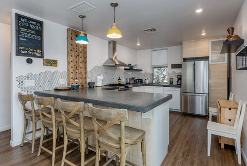 Spire House 4, Komfortables neues Zuhause mit engen Wanderwegen und Restaurants 