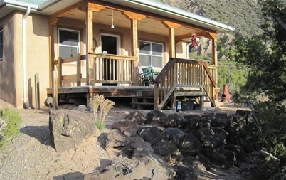 La Lomita, Quiet Hide-Away, Big Sky, Northern NM Food, Spa, Ski, Hike, Raft 