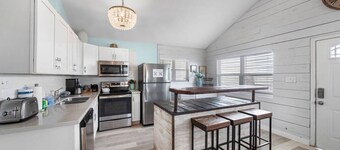 Beach Home with Pool in Jamaica Beach