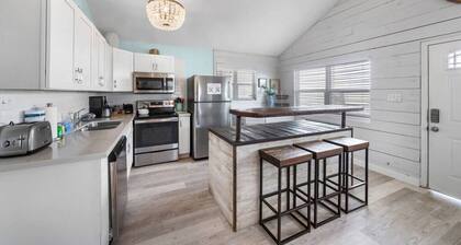 Beach Home with Pool in Jamaica Beach