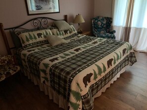 2 slaapkamers, een strijkplank/strijkijzer, gratis wifi, beddengoed