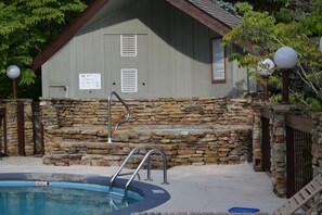 Pool - "Caleb's Treehouse" is approximately 3 miles from downtown Gatlinburg (Gatlinburg)