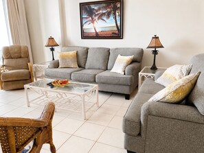 TV, DVD player - Beautiful Gulf Front ~ 2BD 2BA ~ Large Balcony ~ 6th Floor ~ GulfShoresByOwner (Gulf Shores)