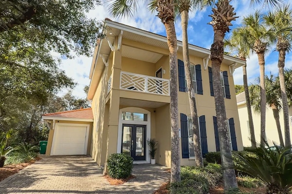 Front of Cayman Casa