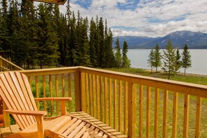 Standard Cabin, 1 Queen Bed, Non Smoking, Lake View | Lake view