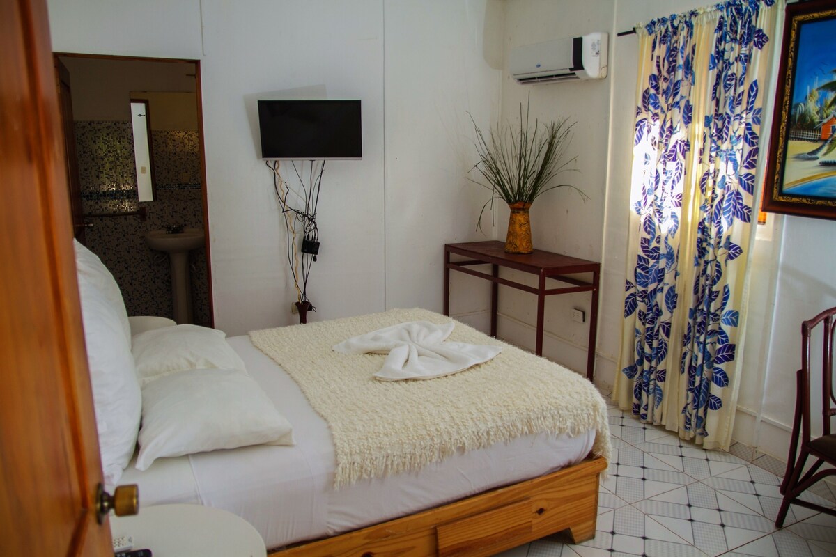 Deluxe Cabin, 1 Double Bed, Non Smoking, Pool View | Minibar, desk, blackout drapes, free WiFi