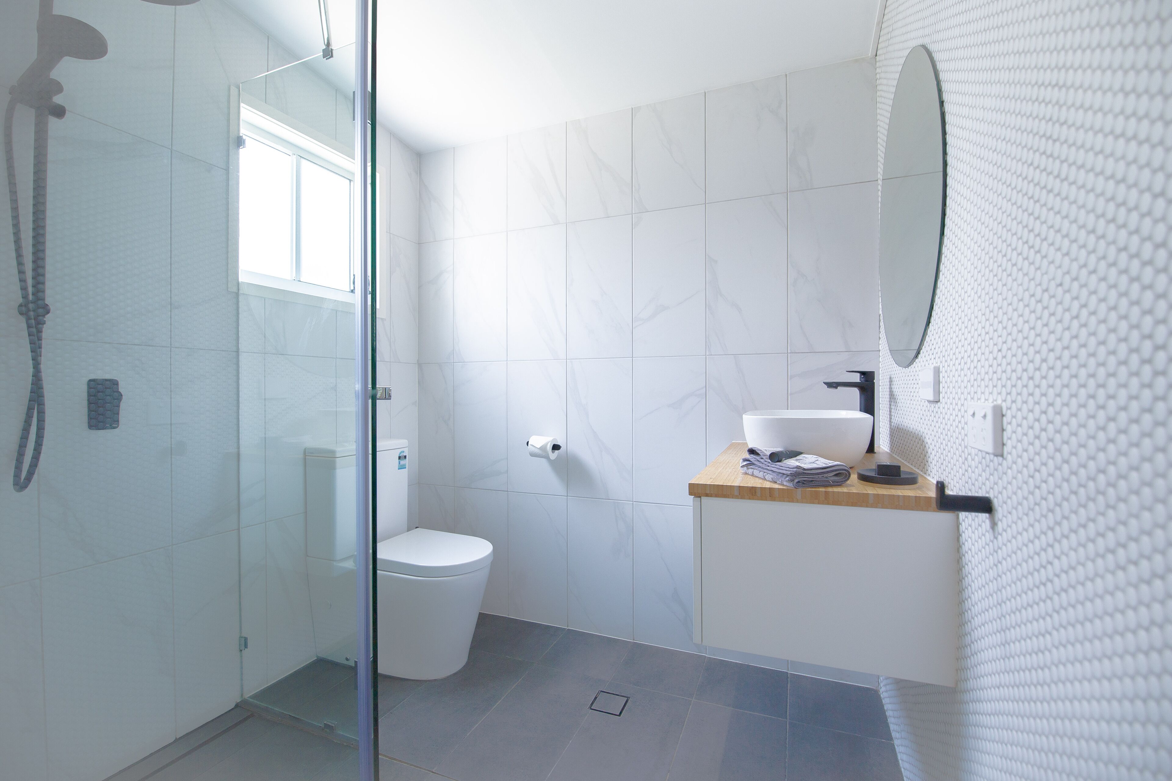 Standard Cottage, 1 Queen Bed | Bathroom | Free toiletries, hair dryer, bathrobes, slippers