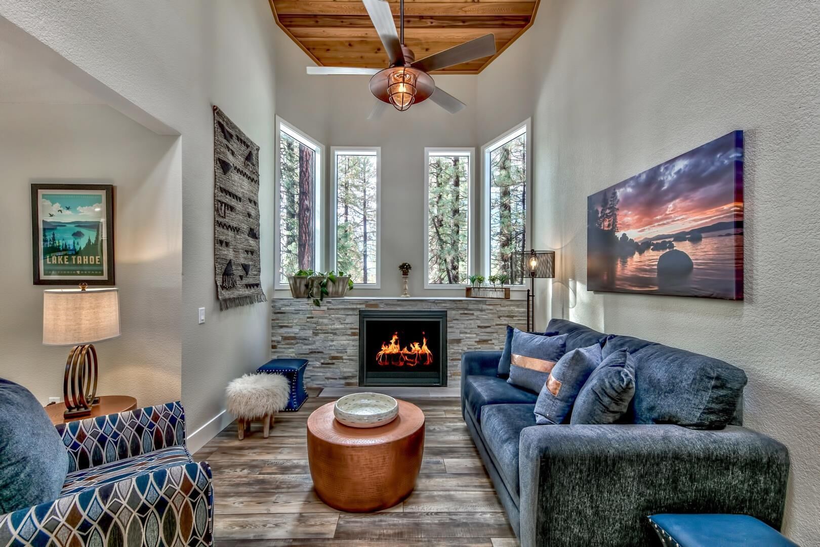 Fernseher, Kamin, DVD-Player, Tischfußball