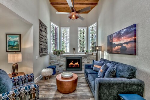 People’s Choice! Newly Remodeled, Home Theater, Families, Pets, Hot Tub