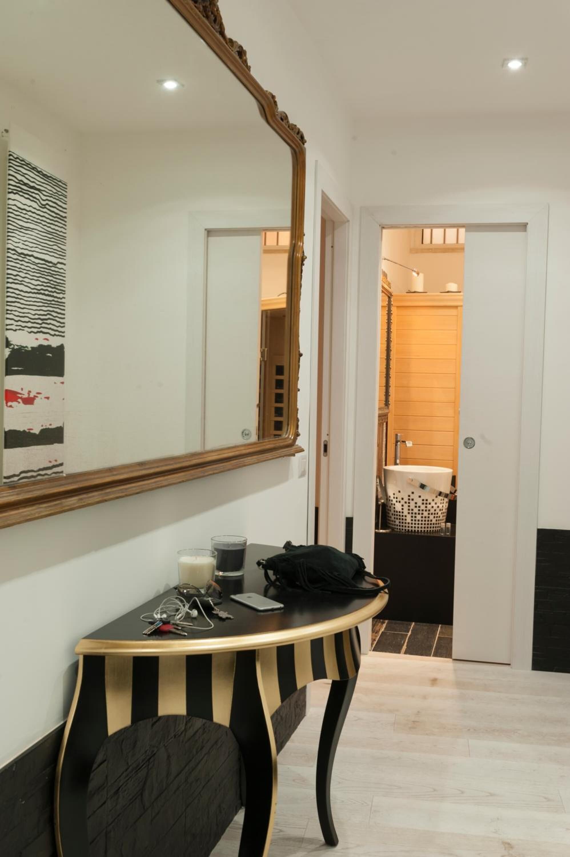 ตู้เย็น, เตาอบ, เตาประกอบอาหาร, เครื่องชงกาแฟเอสเปรสโซ