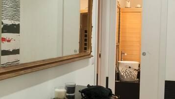 ตู้เย็น, เตาอบ, เตาประกอบอาหาร, เครื่องชงกาแฟเอสเปรสโซ