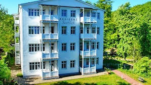 A multi-story building with balconies, labeled 'RESIDENZ Seeblick.' - Residence Seeblick 14 with lateral Baltic Sea view - Studio beach shell / with (Sellin)