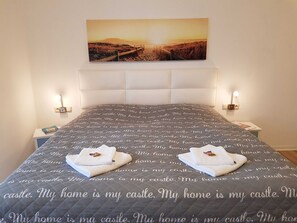 1 slaapkamer, een strijkplank/strijkijzer, wifi, beddengoed