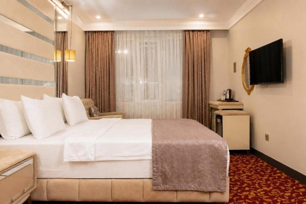 Trendy Room with Queen Size Bed