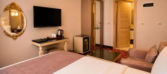 Elite World Nest Van