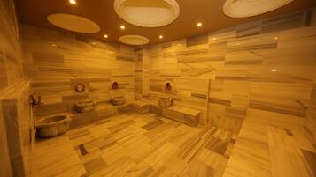 Sauna, pemandian Turki/hammam, perawatan tubuh, dan body wrap