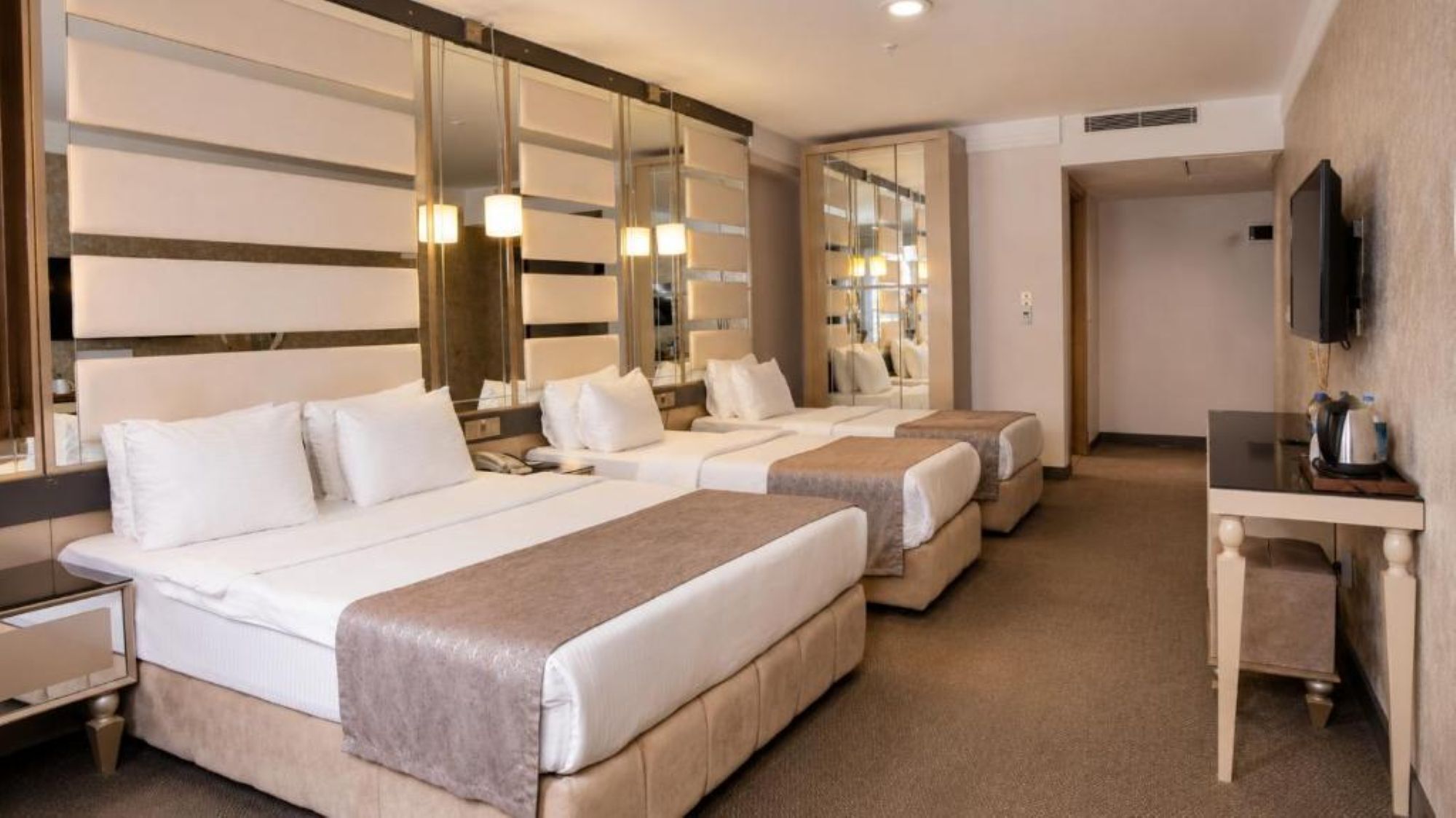 Chambre Quadruple Familiale | Literie de qualité supérieure, minibar, coffres-forts dans les chambres