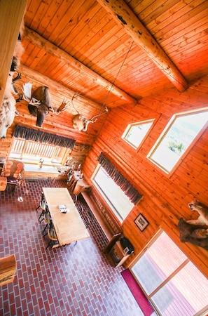 Interior - Spacious Log Home near Yellowstone Park/Gardiner. Sleeps up to 12, deck and view (Emigrant)