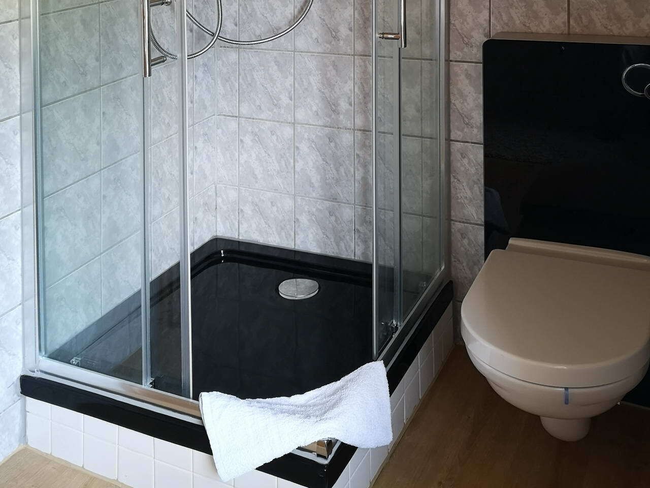 twin room, private bathroom (incl. netflix and nespresso) | deep-soaking bathtub