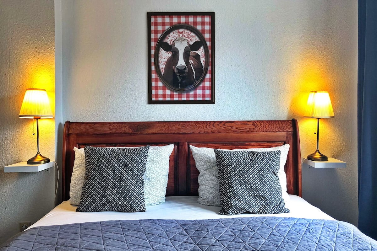 Twin Room, Private Bathroom (incl. Netflix and Nespresso) | Free WiFi, bed sheets