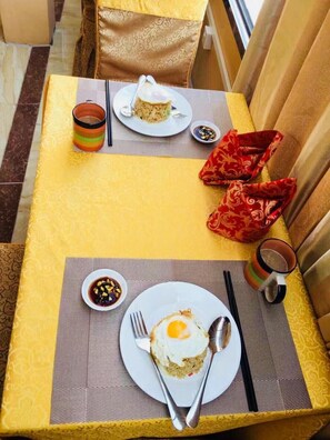 Se sirven desayunos, almuerzos y cenas
