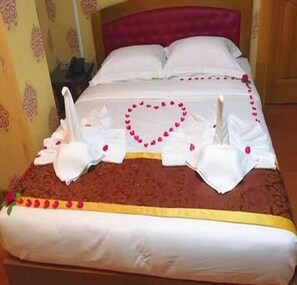 Standard-Doppelzimmer | Minibar, Schreibtisch, Verdunkelungsvorhänge, schallisolierte Zimmer