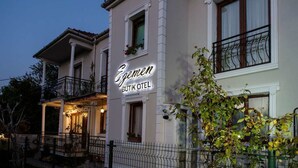 Front of property - Egemen Butik Otel (Sapanca)