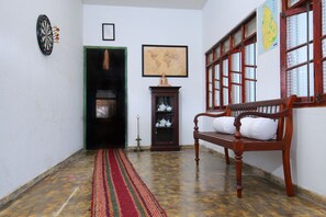 Área de estar no saguão