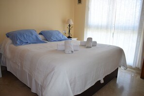 2 slaapkamers, een strijkplank/strijkijzer, beddengoed