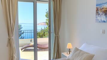 4 slaapkamers, een kluis op de kamer, een strijkplank/strijkijzer, wifi